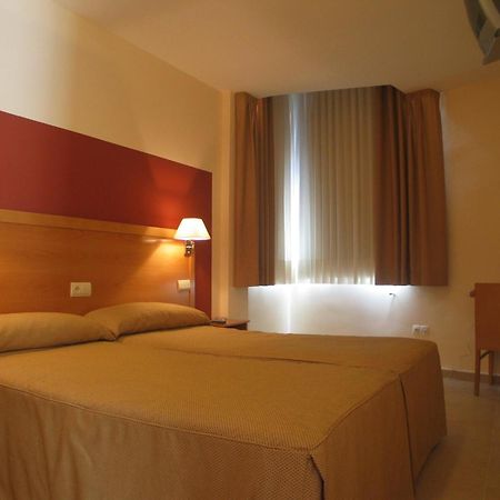 Hostal Ciudad De Caparra Carcaboso Ruang foto