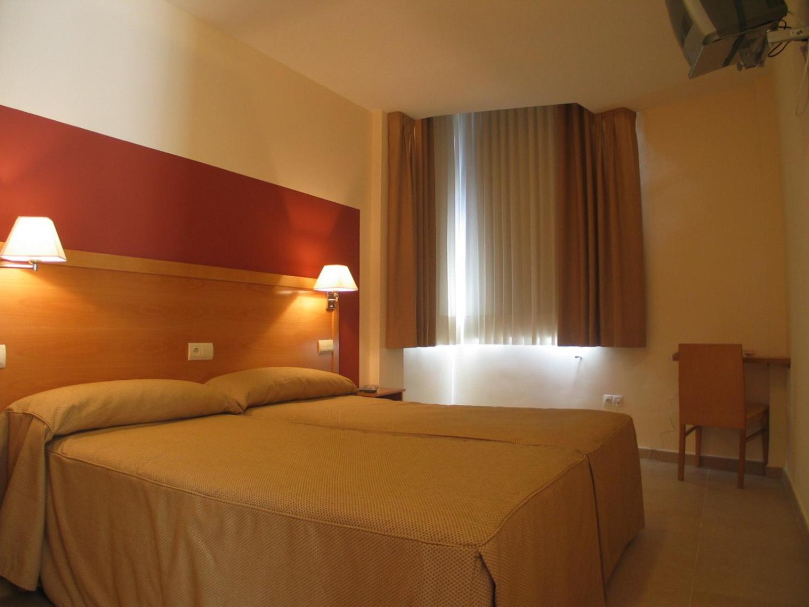 Hostal Ciudad De Caparra Carcaboso Ruang foto