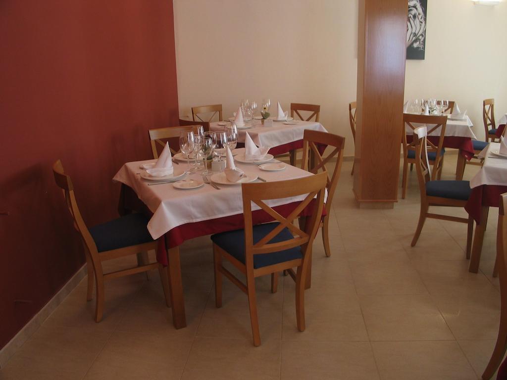Hostal Ciudad De Caparra Carcaboso Bagian luar foto