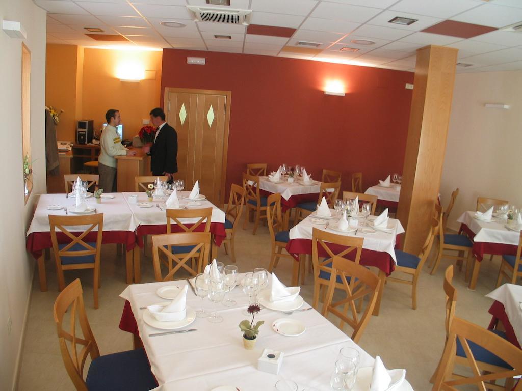 Hostal Ciudad De Caparra Carcaboso Bagian luar foto