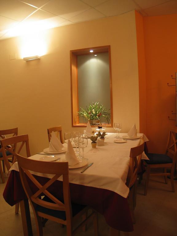 Hostal Ciudad De Caparra Carcaboso Bagian luar foto