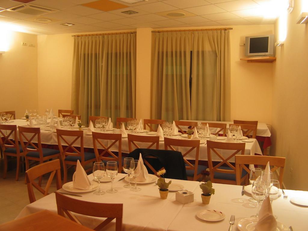 Hostal Ciudad De Caparra Carcaboso Bagian luar foto