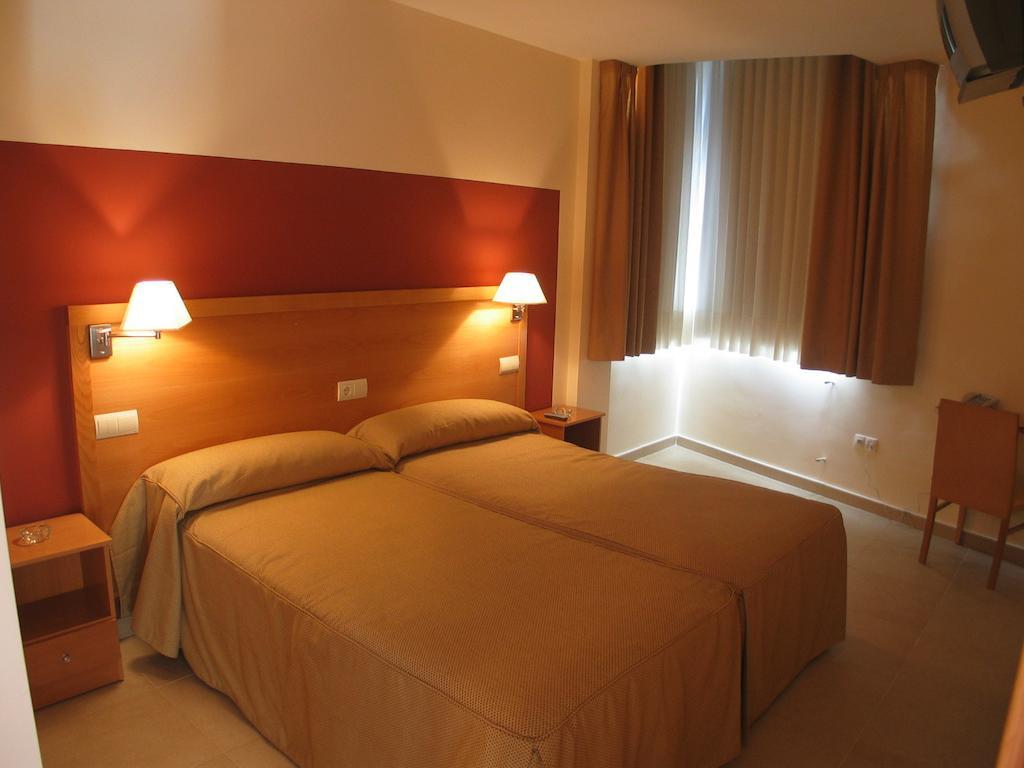 Hostal Ciudad De Caparra Carcaboso Bagian luar foto